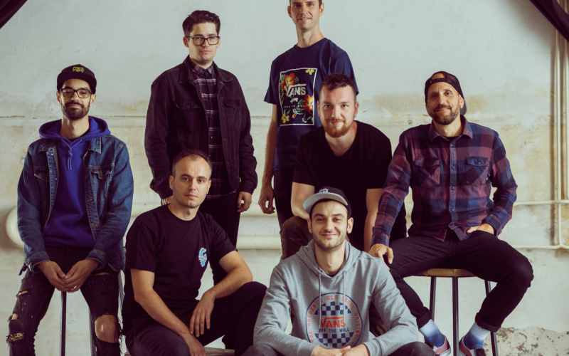 ROZHOVOR | Fast Food Orchestra: Nová deska? Víc dechů, víc kytar, víc kláves, víc všeho 