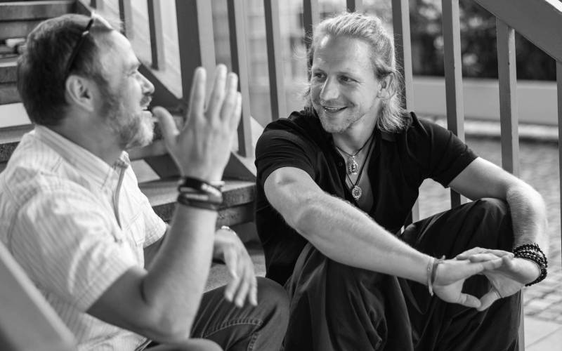 ROZHOVOR | Tomáš Klus: Posral mě pták, budu mít dnes štěstí aneb Z očí do očí na schodech pod Žižkovskou věží