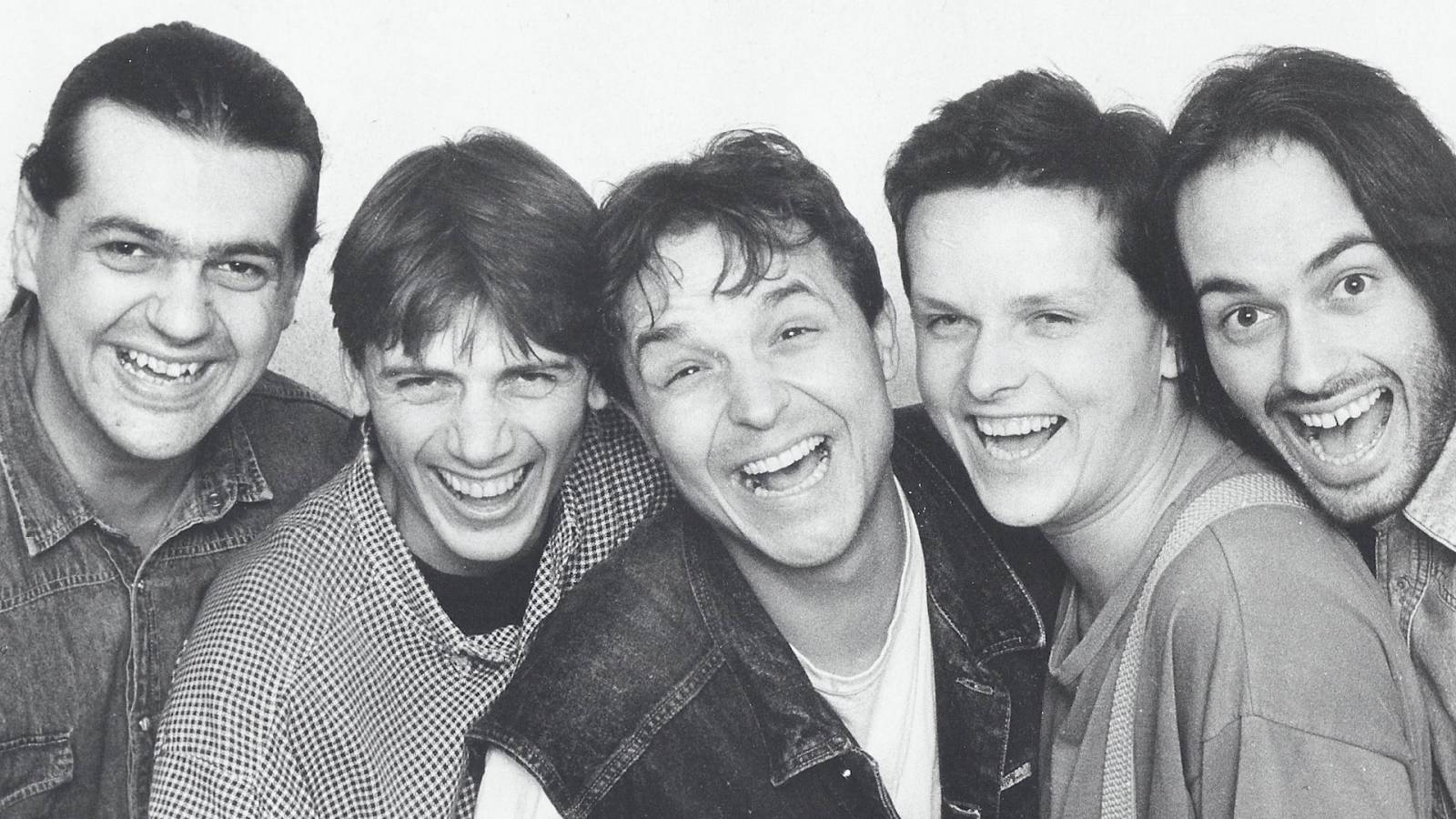 RECENZE: Chinaski šli s kůží na trh. Natočili upřímný dokument, ve kterém účinkují i bývalí členové