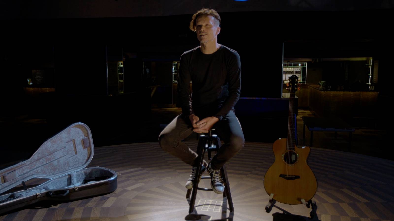 RECENZE: Chinaski šli s kůží na trh. Natočili upřímný dokument, ve kterém účinkují i bývalí členové