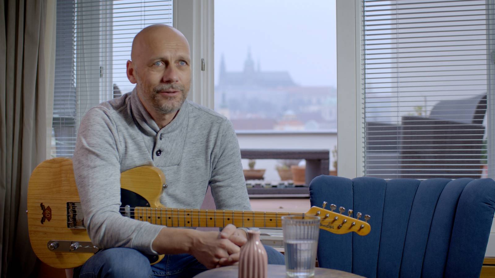 RECENZE: Chinaski šli s kůží na trh. Natočili upřímný dokument, ve kterém účinkují i bývalí členové