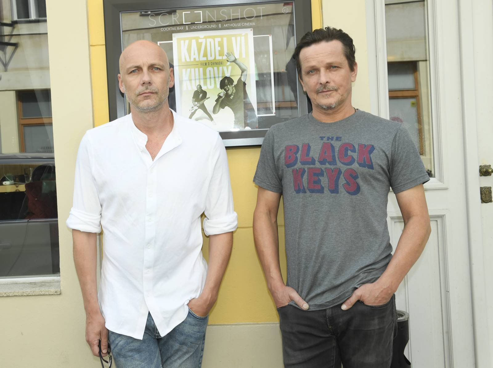 RECENZE: Chinaski šli s kůží na trh. Natočili upřímný dokument, ve kterém účinkují i bývalí členové