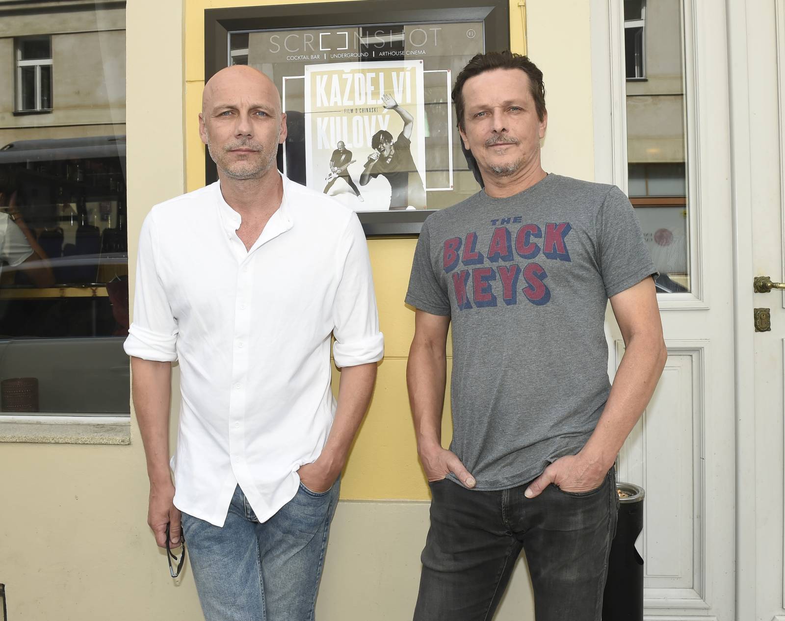 RECENZE: Chinaski šli s kůží na trh. Natočili upřímný dokument, ve kterém účinkují i bývalí členové