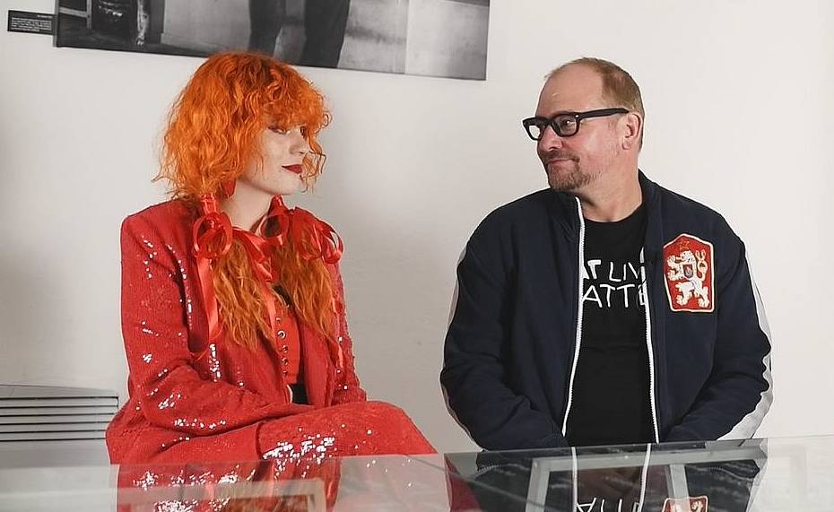 VIDEOROZHOVOR | Žofie Dařbujánová na Žebříku: „Marek Taclík jezdil na naše koncerty na koloběžce,