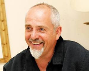 RETRO 2000| Peter Gabriel: Dneska můžeš nahrávat desky v ložnici a přežít