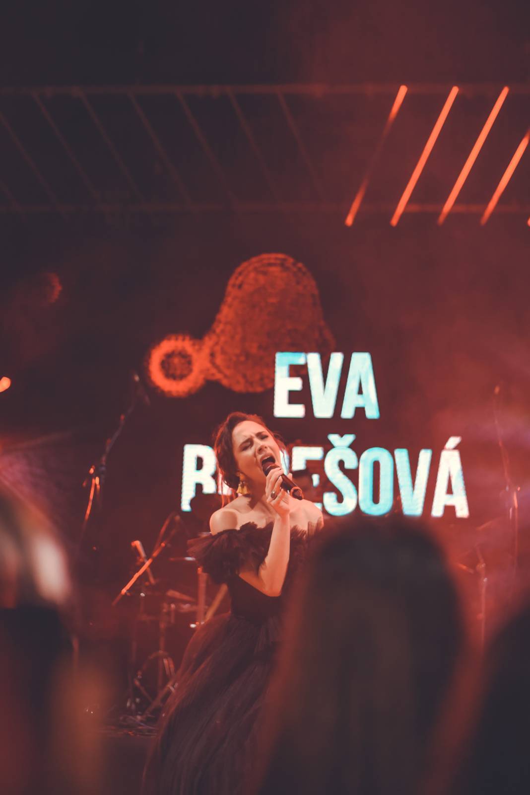 ROZHOVOR | Eva Burešová: Můj hlas nesedí na věci, které jsou aktuálně v rádiích