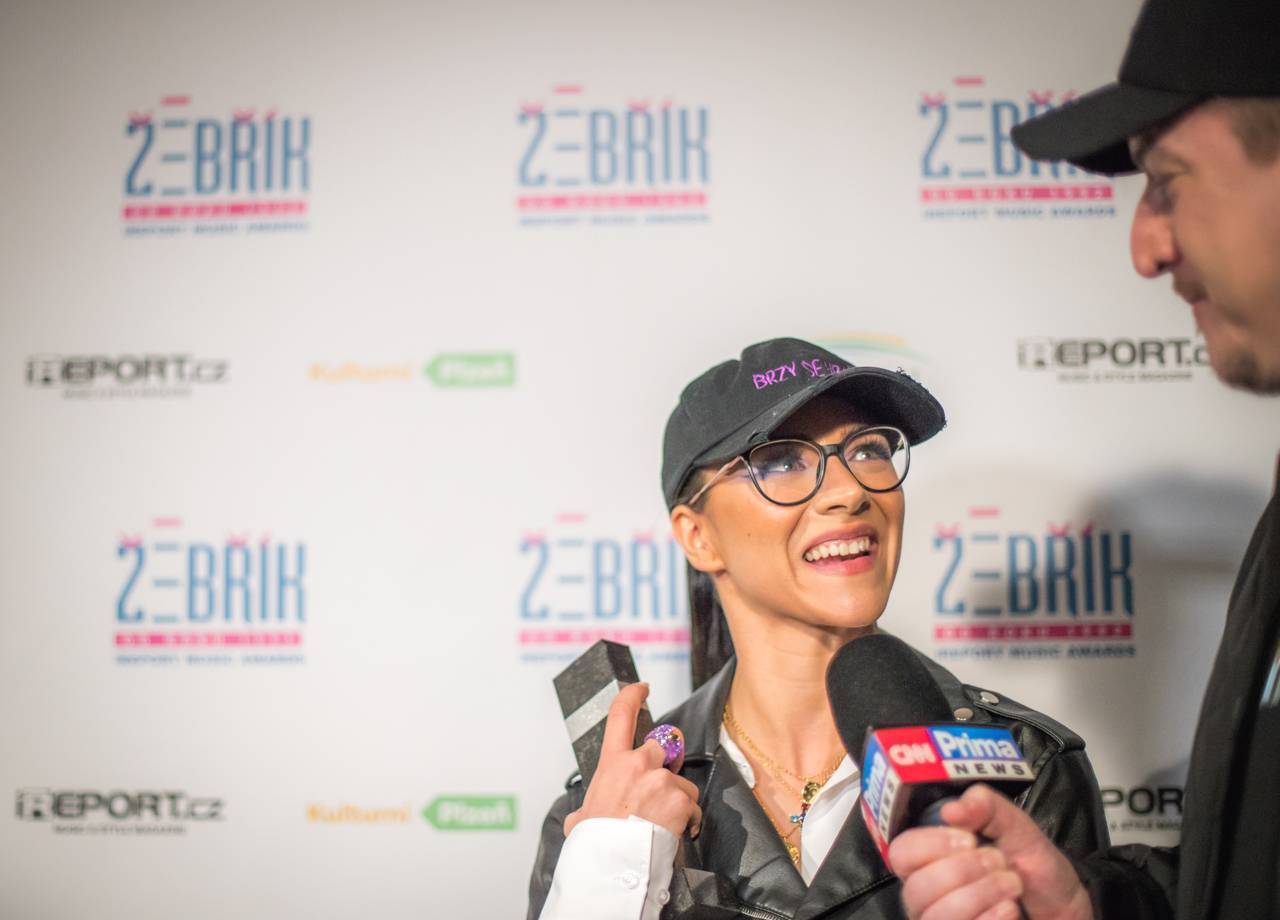 ROZHOVOR | Eva Burešová: Můj hlas nesedí na věci, které jsou aktuálně v rádiích