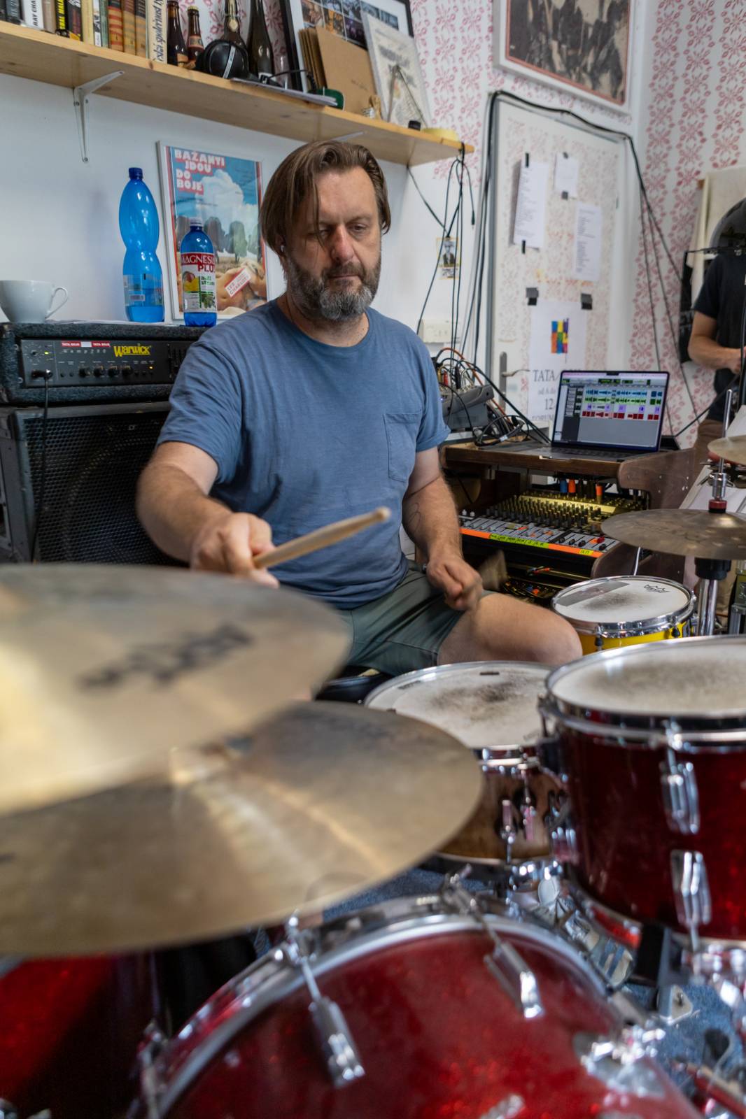 ROZHOVOR | Milan Cais (Tata Bojs): Po letech zahrajeme naživo celé Nanoalbum a natáčíme hudební sci-fi dokument