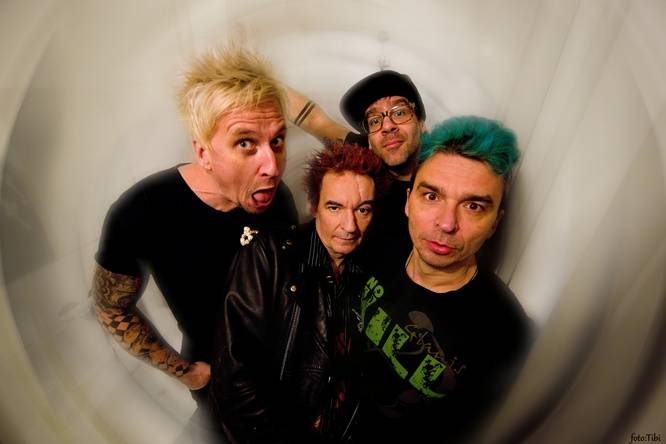 RETRO 90s | Petr Hošek (Plexis): Půlnoční rebel byla školácká deska