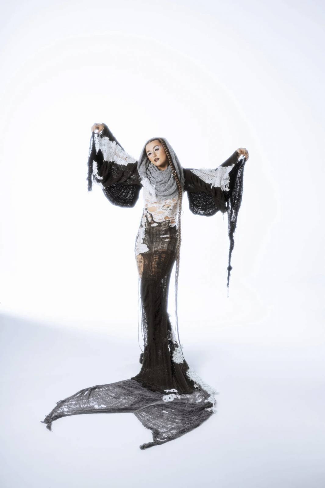 ROZHOVOR | Sharlota: Baví mě bourat žánry. Extravagance bych se nedokázala vzdát