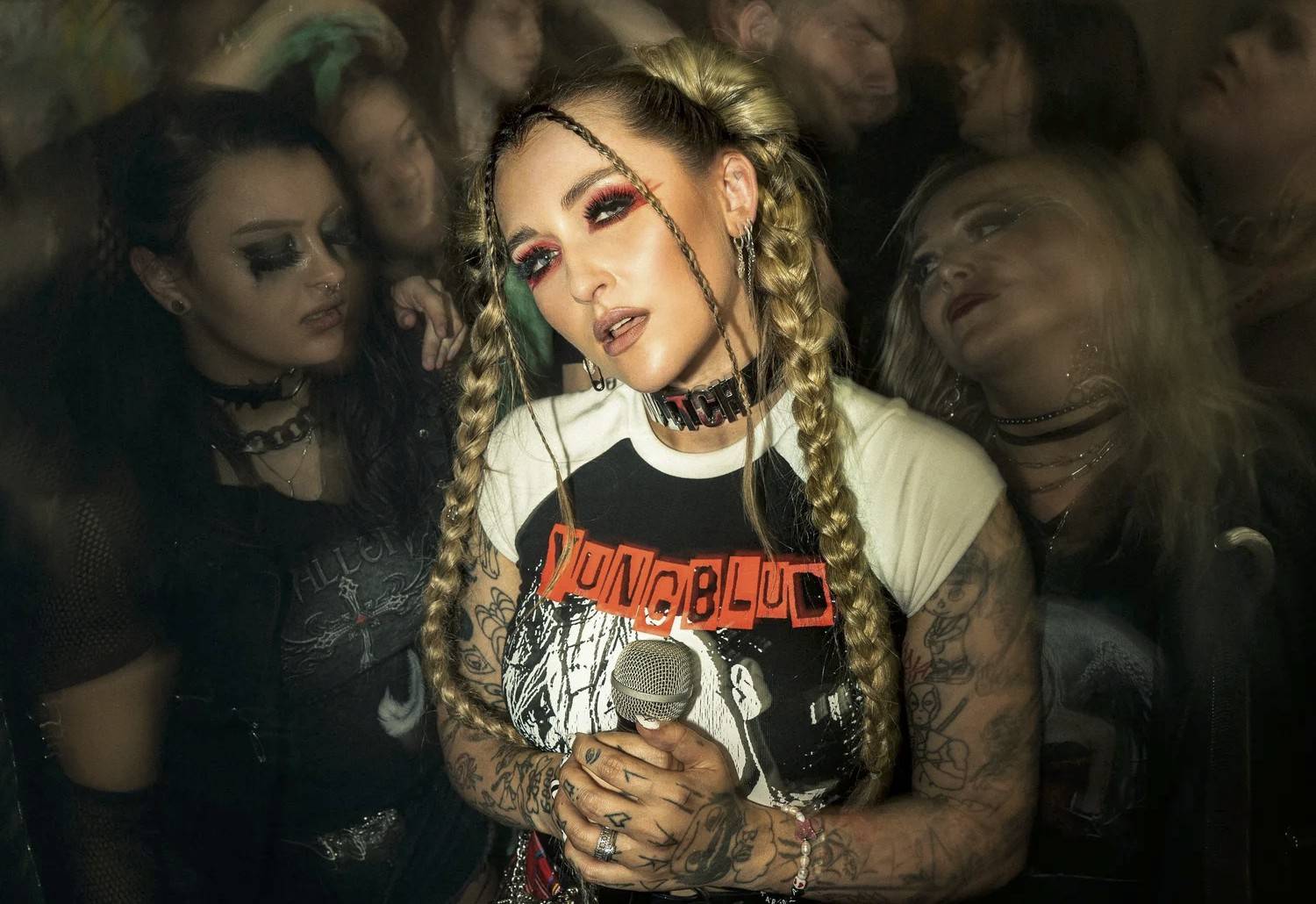 ROZHOVOR | Sharlota: Baví mě bourat žánry. Extravagance bych se nedokázala vzdát