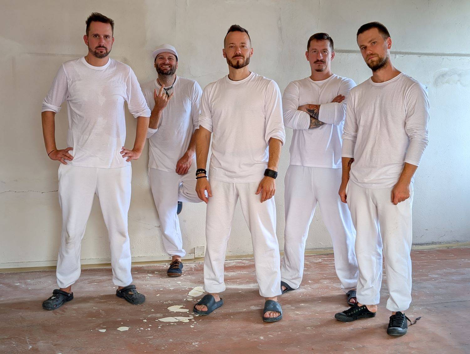 ROZHOVOR | Five O’clock Tea: Natáčení Barevných světů byla barevná logistika level hardcore