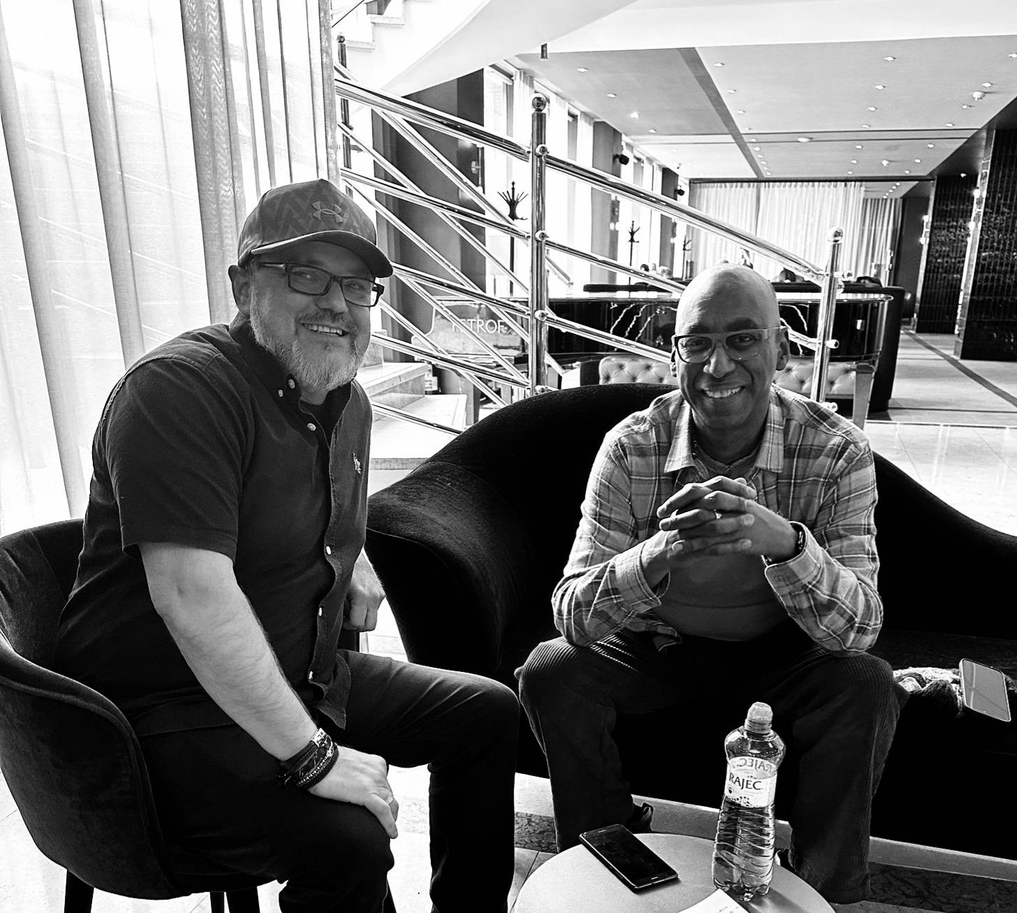 ROZHOVOR | Omar Hakim: Nahrávat s Bowiem, Stingem či Foo Fighters byl splněný sen. Spolupráce s Rišo Müllerem byla nezapomenutelná