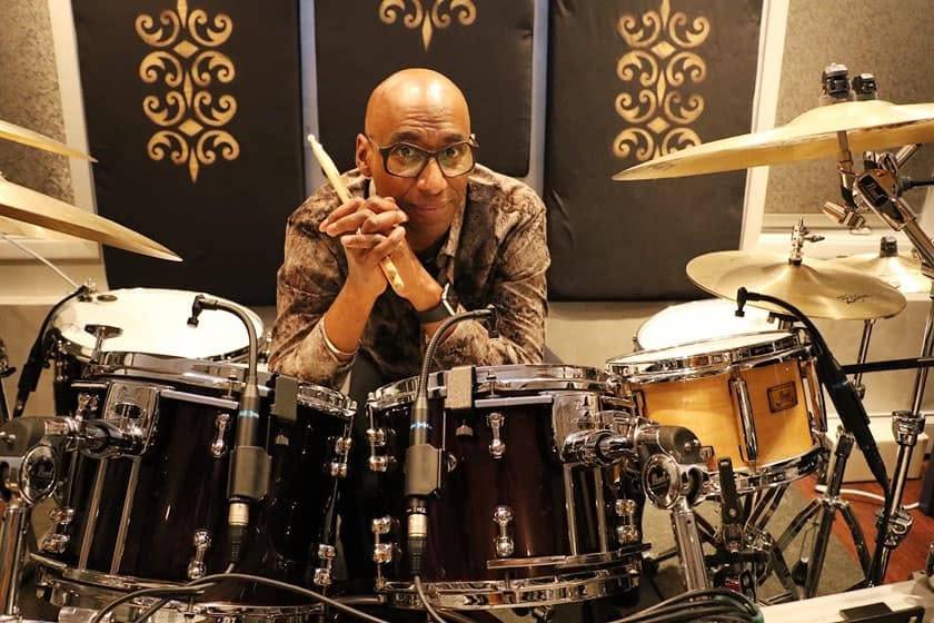 ROZHOVOR | Omar Hakim: Nahrávat s Bowiem, Stingem či Foo Fighters byl splněný sen. Spolupráce s Rišo Müllerem byla nezapomenutelná