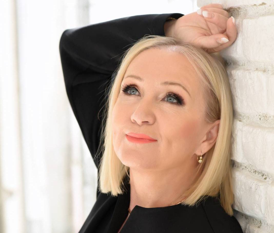 ROZHOVOR | Bára Basiková: Řekla jsem dcerám a nejlepší kamarádce, že kdybych se náhodou chtěla ještě někdy vdávat, ať mi dají přes držku