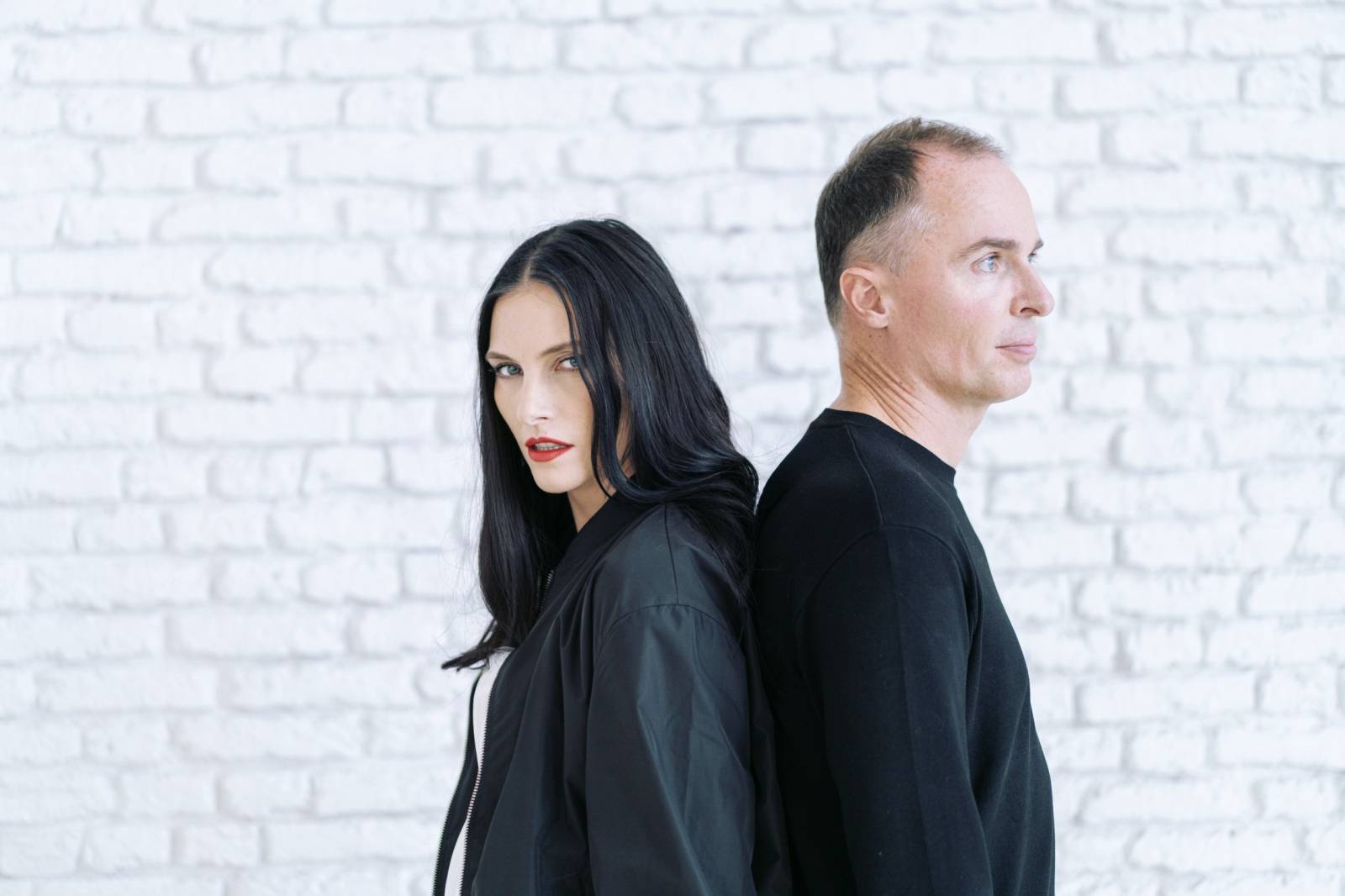 ROZHOVOR | Iva Frühlingová: Vždycky ve mně byla trochu Wednesday Addams. Místo boje se svými stíny hledám rovnováhu