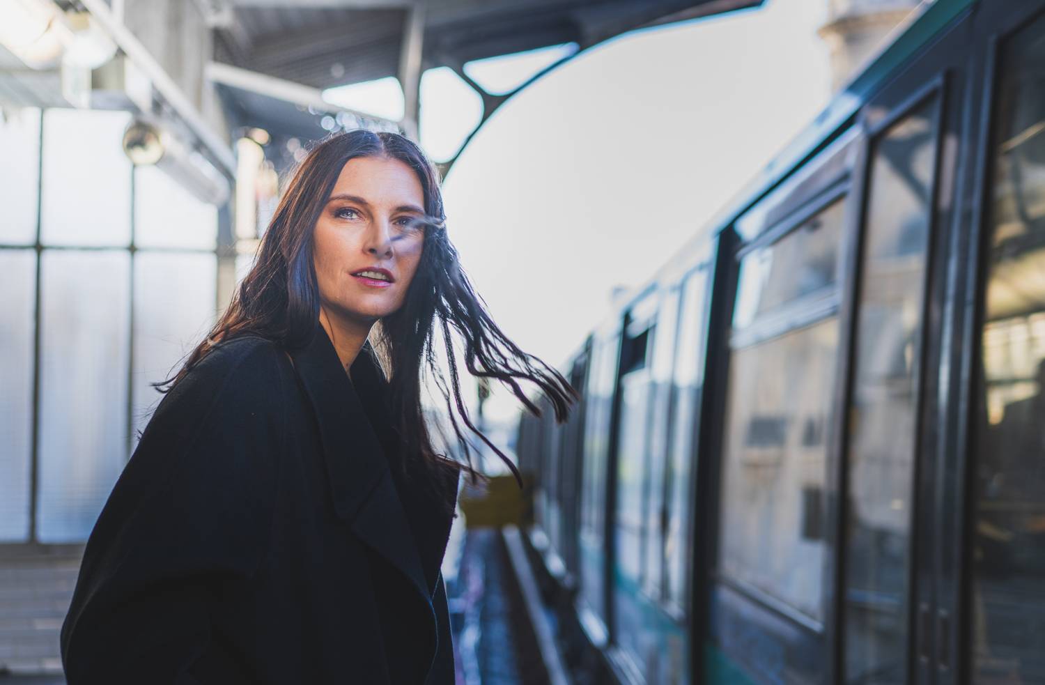 ROZHOVOR | Iva Frühlingová: Vždycky ve mně byla trochu Wednesday Addams. Místo boje se svými stíny hledám rovnováhu