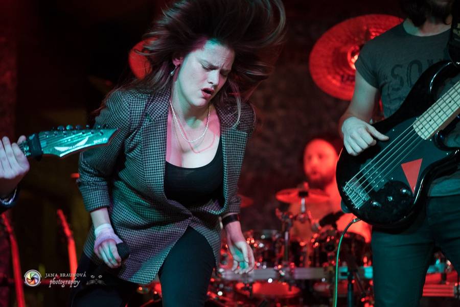 Maskovaní Slipknot, energičtí Imagine Dragons i bubnující Ellie Goulding: TOP 12 fotek ledna