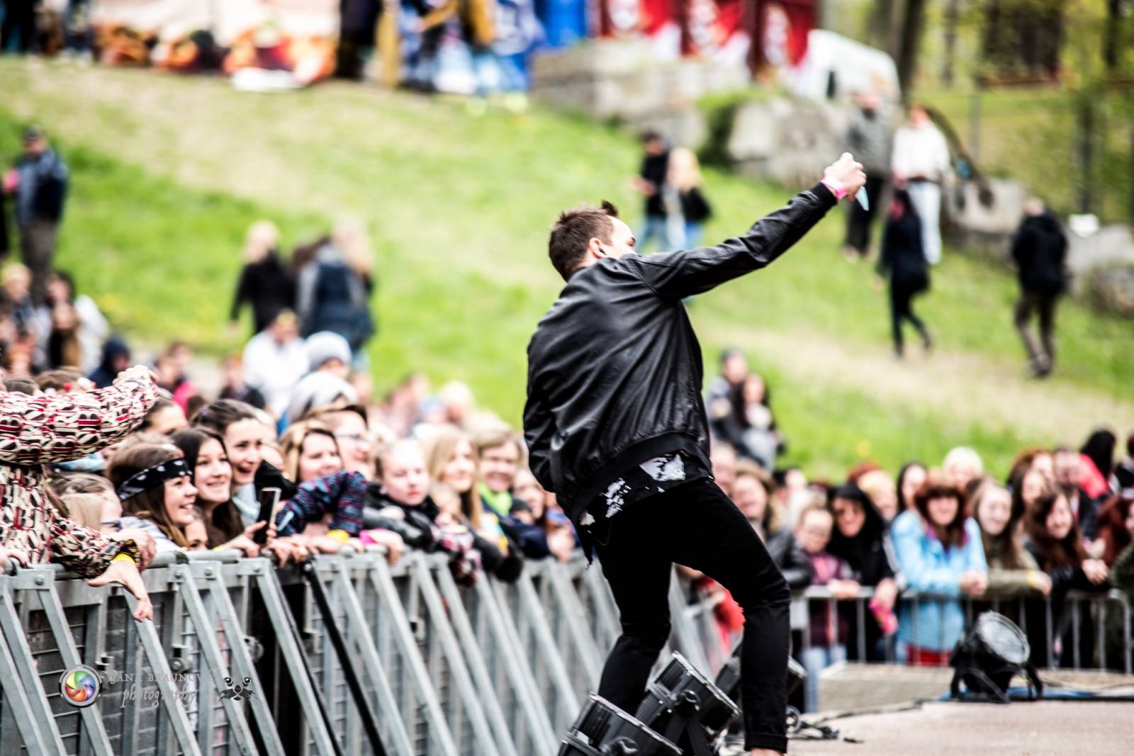 Plzeňský Majáles: TOP 6 momentů - Jiří Macháček tančil v dešti, Petr Lexa ze Slzy poslal mobil do publika