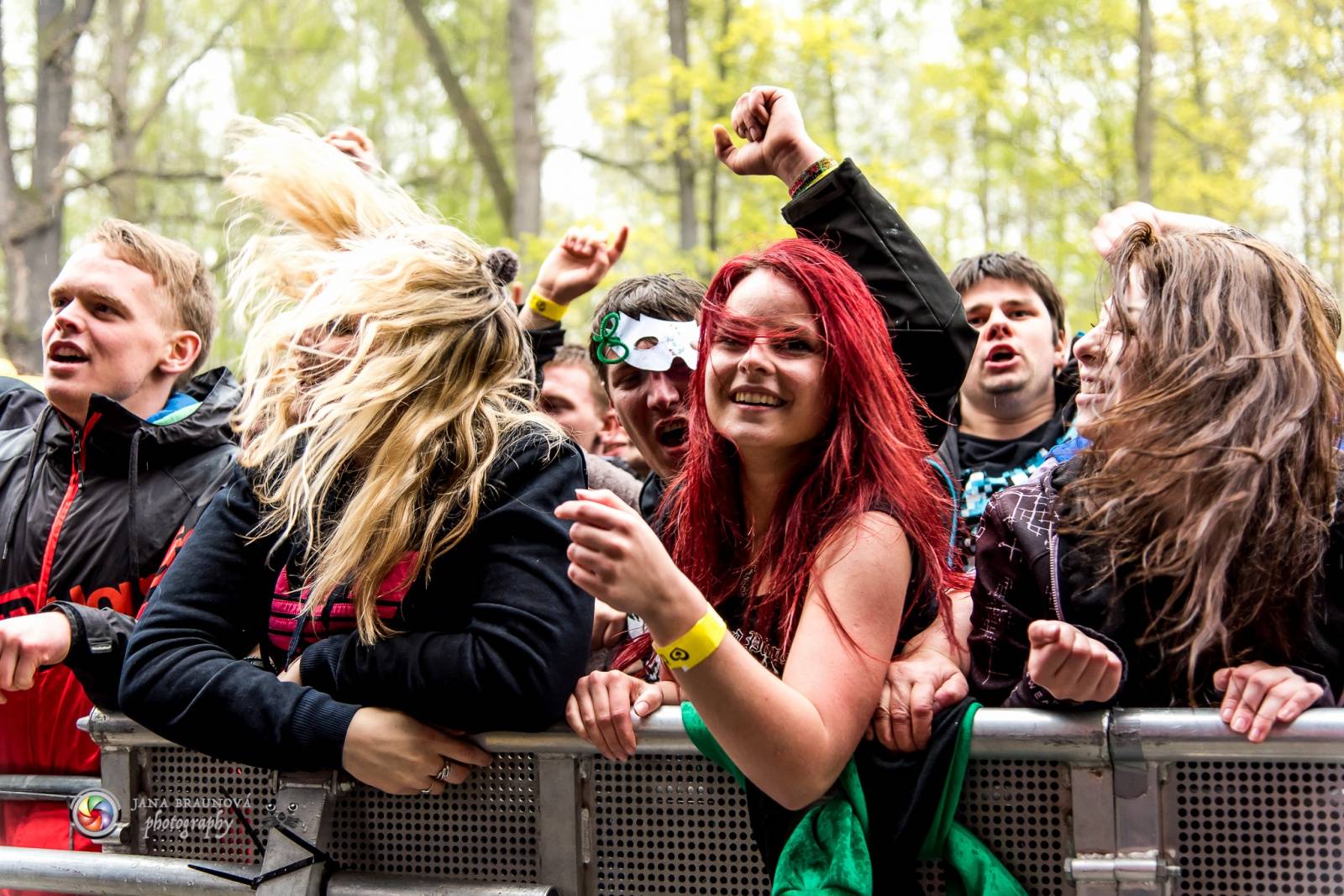 Plzeňský Majáles: TOP 6 momentů - Jiří Macháček tančil v dešti, Petr Lexa ze Slzy poslal mobil do publika