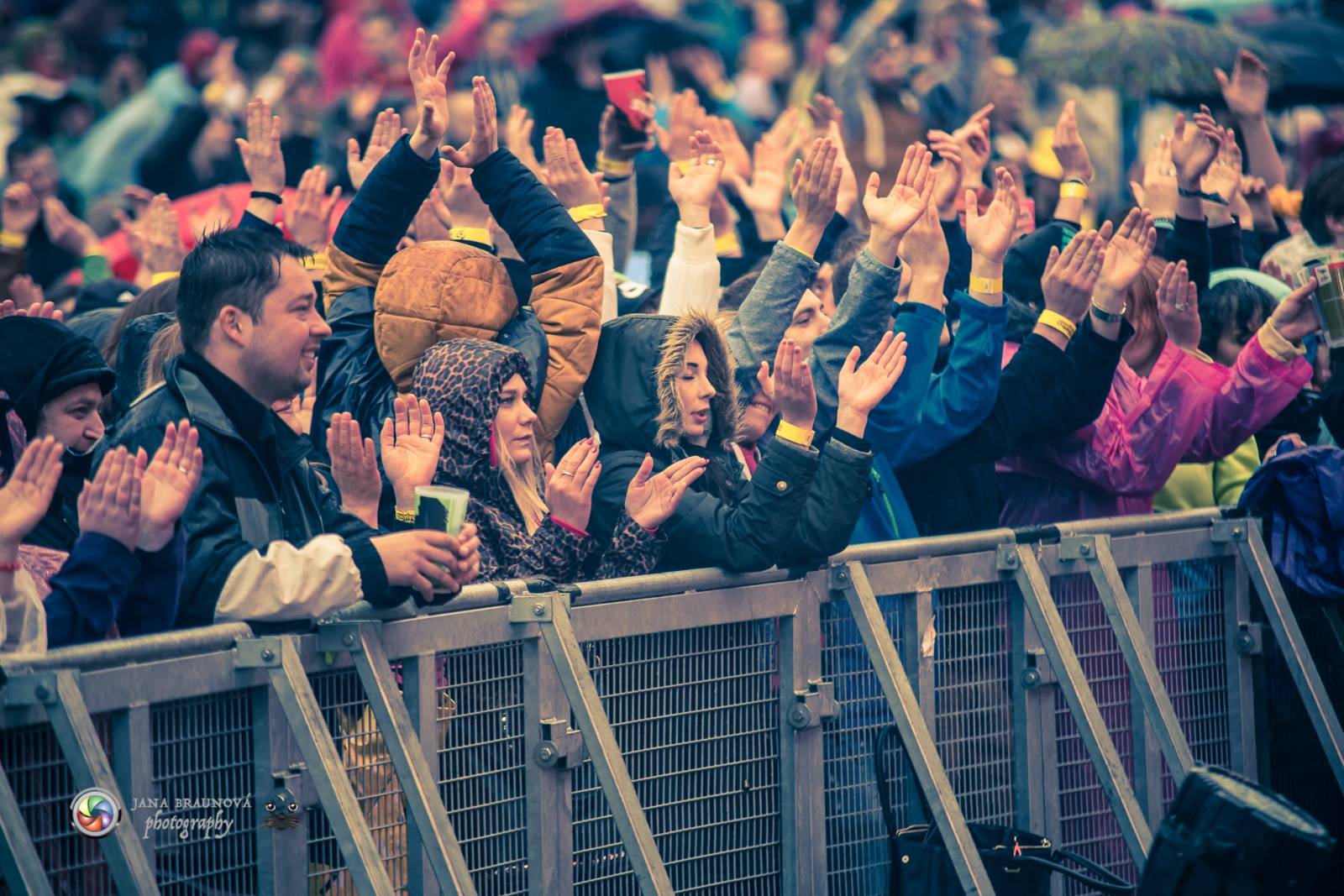 Plzeňský Majáles: TOP 6 momentů - Jiří Macháček tančil v dešti, Petr Lexa ze Slzy poslal mobil do publika