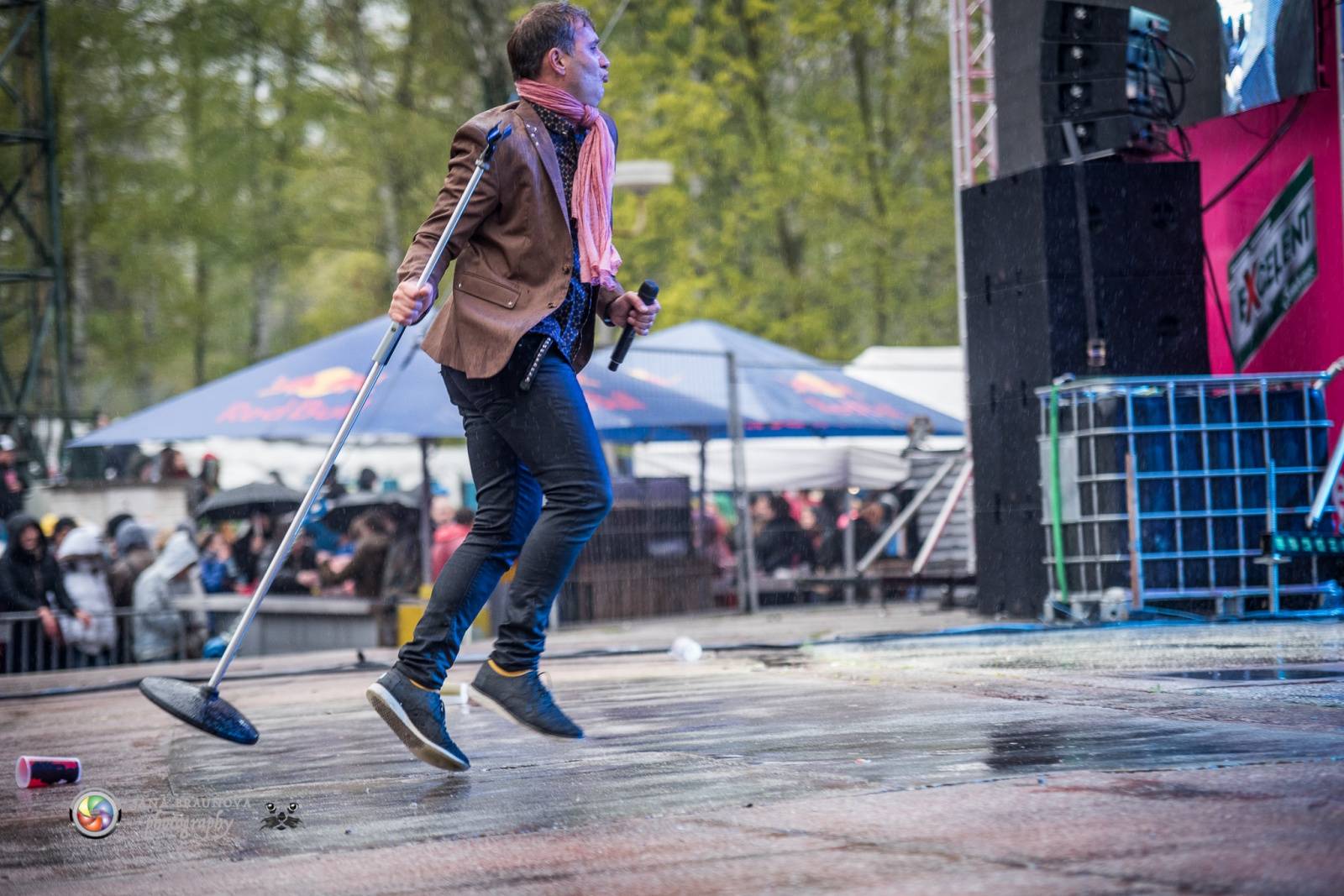 Plzeňský Majáles: TOP 6 momentů - Jiří Macháček tančil v dešti, Petr Lexa ze Slzy poslal mobil do publika