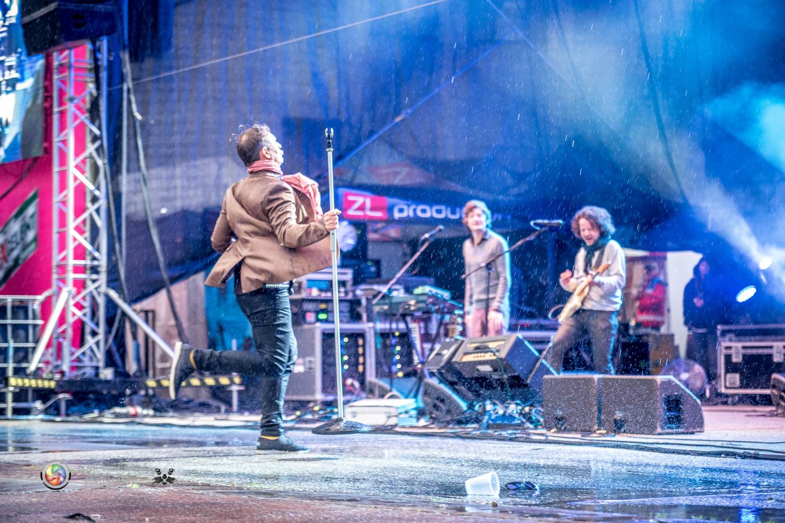 Plzeňský Majáles: TOP 6 momentů - Jiří Macháček tančil v dešti, Petr Lexa ze Slzy poslal mobil do publika