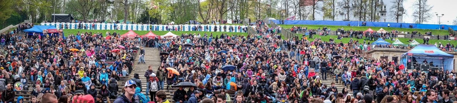 Plzeňský Majáles: TOP 6 momentů - Jiří Macháček tančil v dešti, Petr Lexa ze Slzy poslal mobil do publika