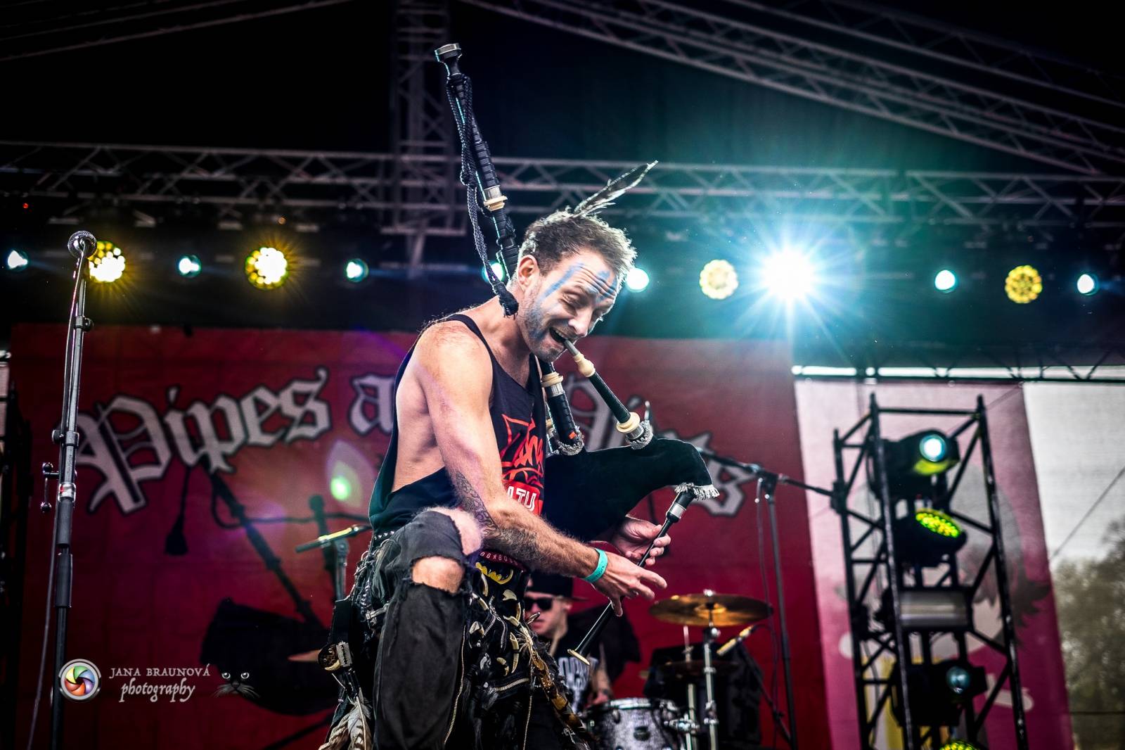 Plzeňský Majáles: TOP 6 momentů - Jiří Macháček tančil v dešti, Petr Lexa ze Slzy poslal mobil do publika