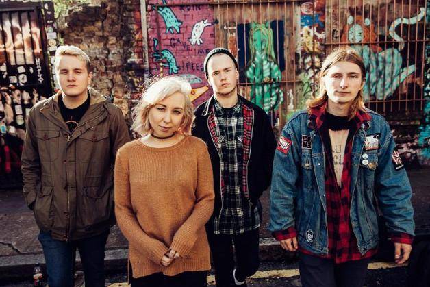 Dlouhé vlasy, kytary a křik - kapely, kde zpívají holky a možná je ani neznáte