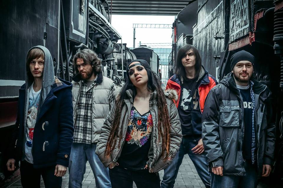 Dlouhé vlasy, kytary a křik - kapely, kde zpívají holky a možná je ani neznáte