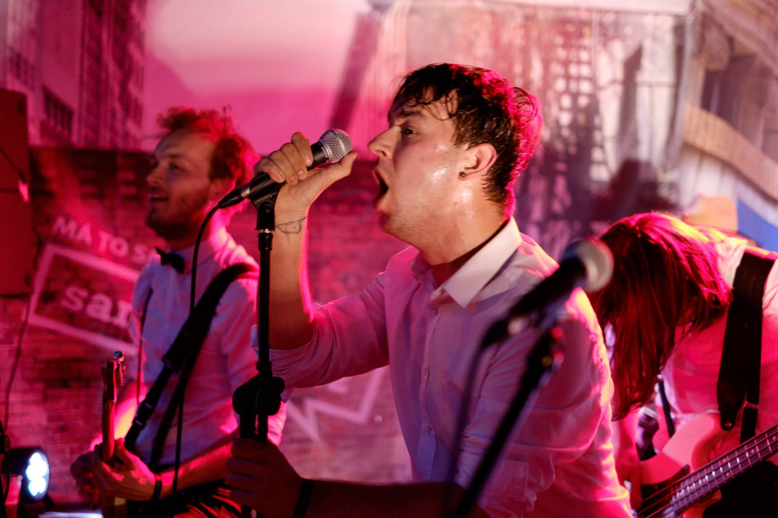 Recyklovaná stage na letních festivalech přinesla několik hudebních objevů. Jakých?