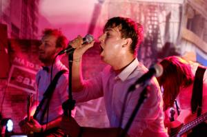 Recyklovaná stage na letních festivalech přinesla několik hudebních objevů. Jakých?