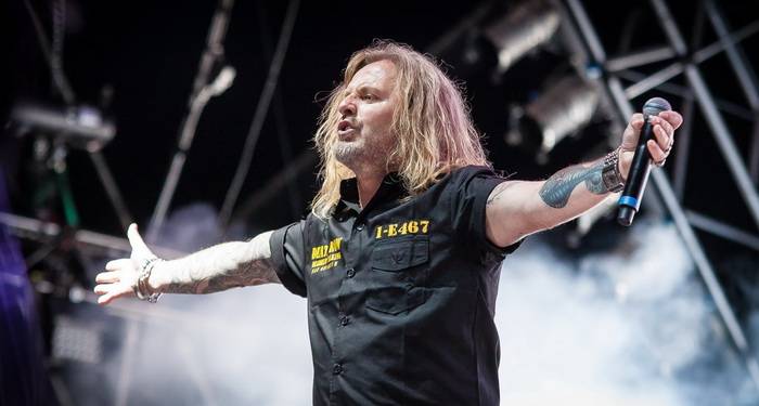 TIPY NA HUDEBNÍ DÁRKY (II): Pod stromečkem potěší Metallica, Robbie Williams nebo autobiografie Patti Smith