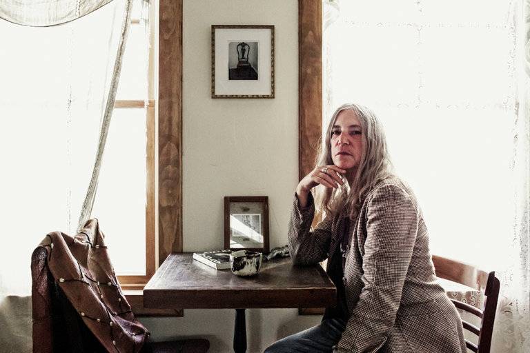 TIPY NA HUDEBNÍ DÁRKY (II): Pod stromečkem potěší Metallica, Robbie Williams nebo autobiografie Patti Smith