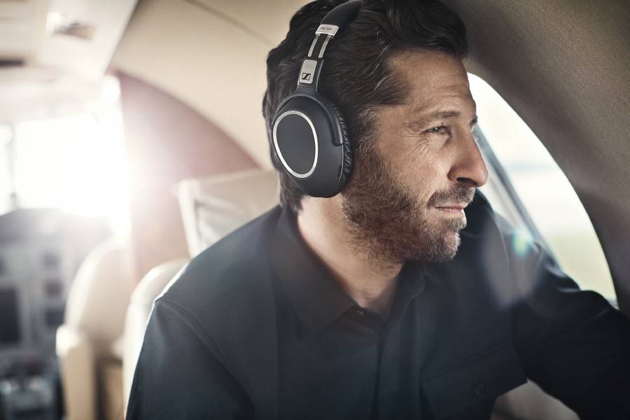 Jak si nejlépe zpříjemnit cestování? S high-end sluchátky Sennheiser PXC 550