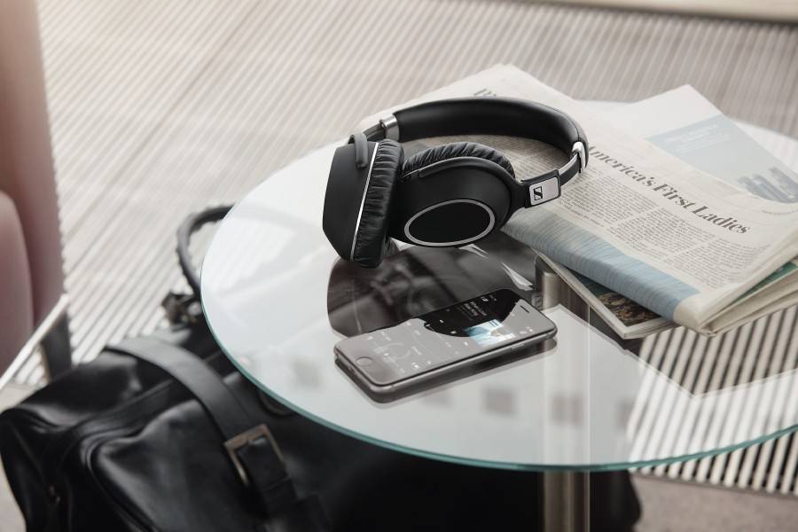 Jak si nejlépe zpříjemnit cestování? S high-end sluchátky Sennheiser PXC 550