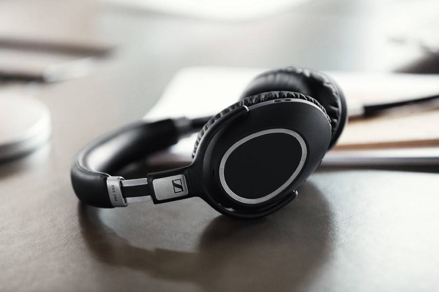 Jak si nejlépe zpříjemnit cestování? S high-end sluchátky Sennheiser PXC 550