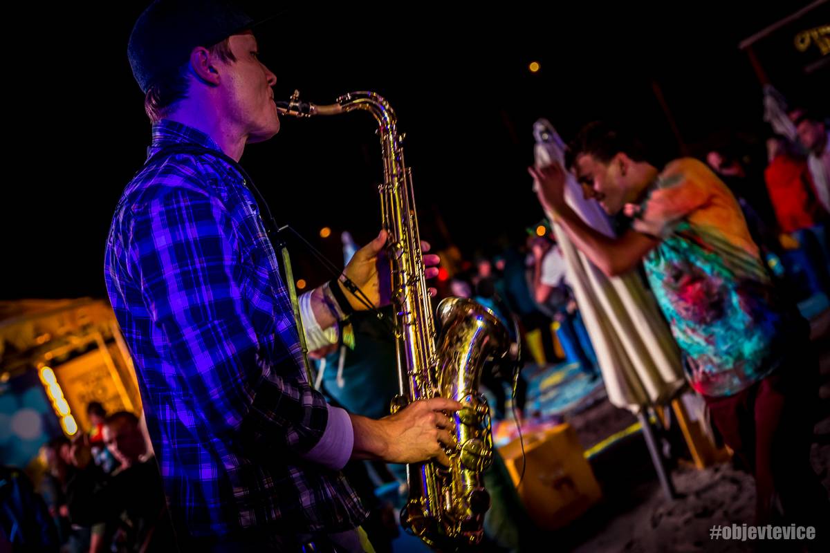 Hudební festivaly s našlápnutým line-upem se blíží. Šetři kapsu a pořiď si lístky za polovic!