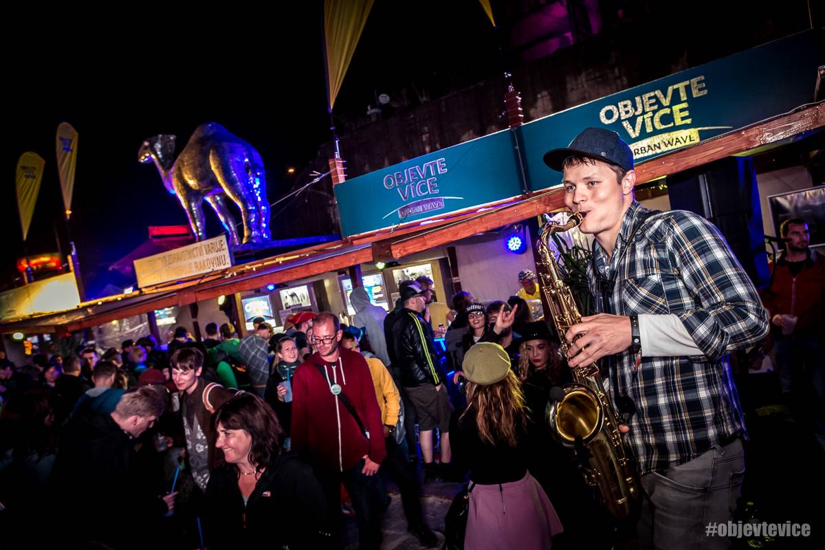 Hudební festivaly s našlápnutým line-upem se blíží. Šetři kapsu a pořiď si lístky za polovic!