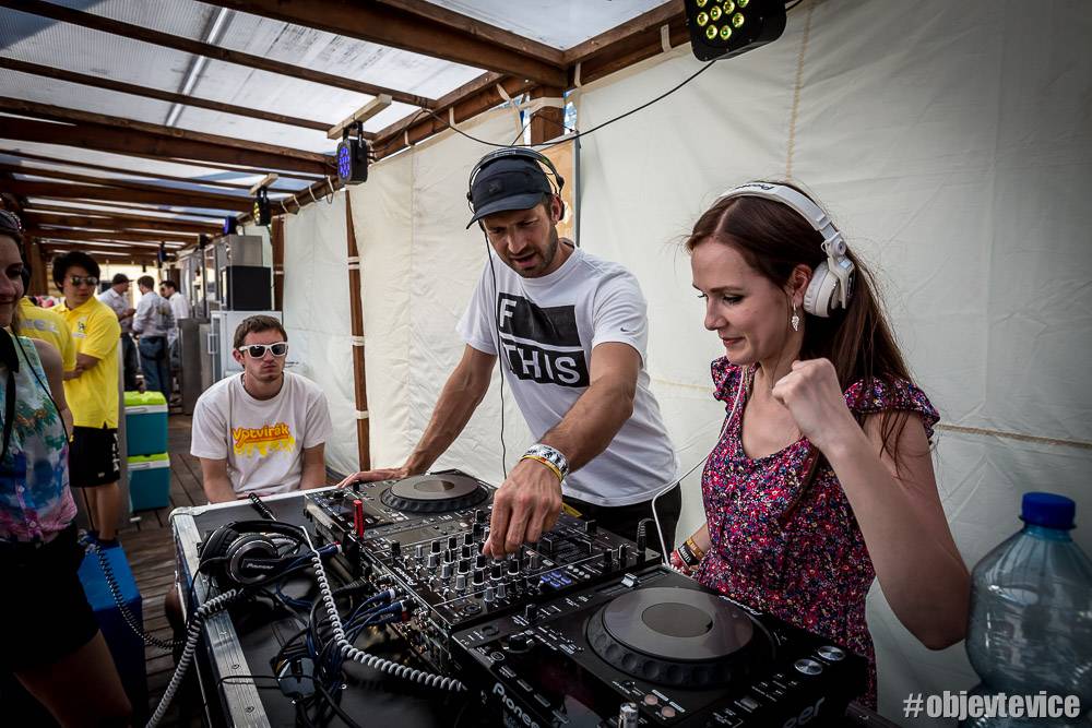 Hudební festivaly s našlápnutým line-upem se blíží. Šetři kapsu a pořiď si lístky za polovic!