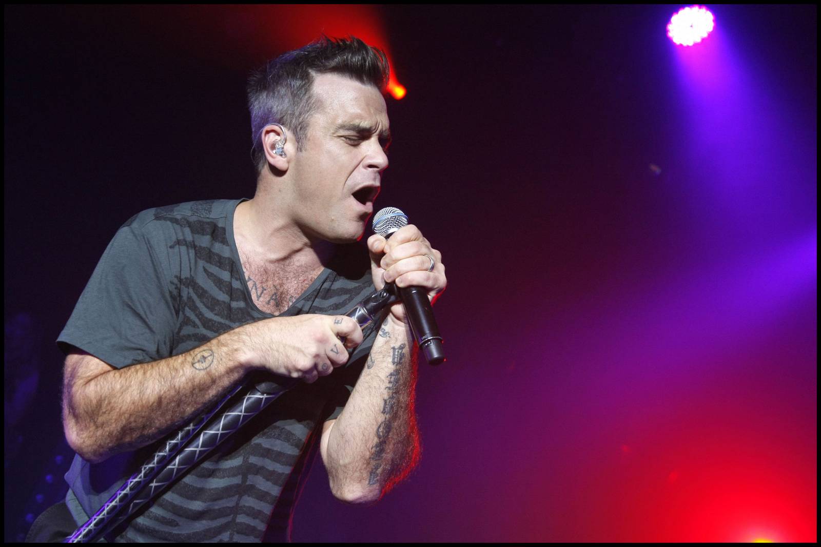 TOP 10 nejlepších písní Robbieho Williamse ušima dvou redaktorů
