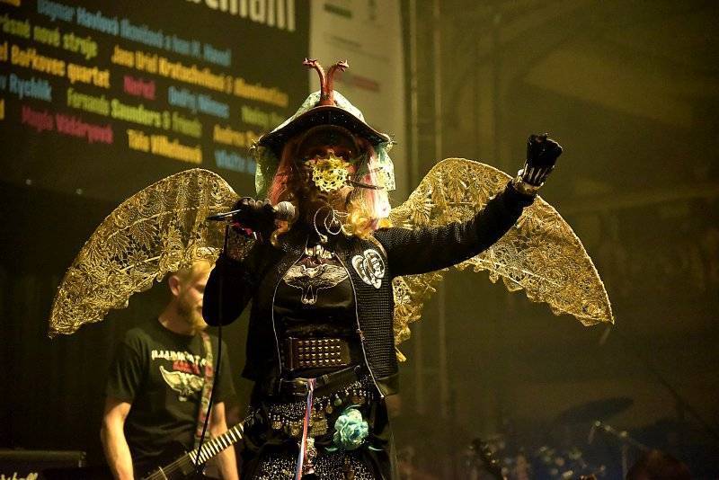 Nejbláznivější kostýmy české hudební scény: Obtloustlý Kapitán Demo, UFO Jana Kratochvílová nebo zářivý Dan Nekonečný
