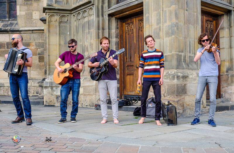 NOVOROČNÍ ANKETA (I.): Co přejí do roku 2018 Ewa Farna, Marek Ztracený, Wohnout, Jelen a další