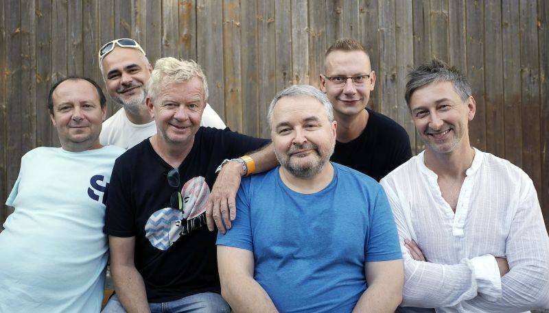 NOVOROČNÍ ANKETA (I.): Co přejí do roku 2018 Ewa Farna, Marek Ztracený, Wohnout, Jelen a další