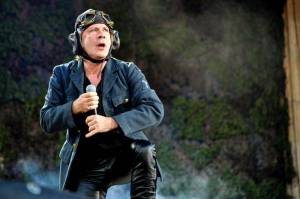 TOP 5 NEJ pražského koncertu Iron Maiden: Rekvizity, pódiová show i energický Bruce Dickinson
