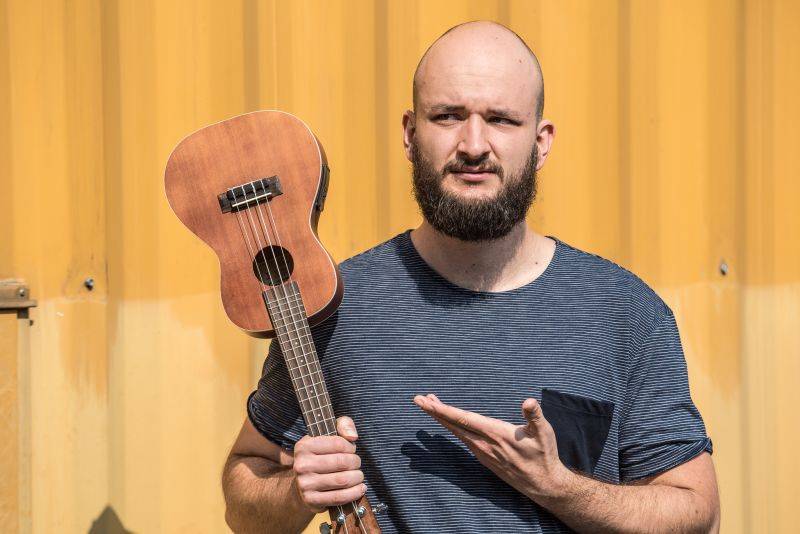 ANKETA (I.): Jak tráví léto muzikanti? Kuba Ryba si napouští vanu na zahradě, Petr Fiala nesnáší klimatizaci