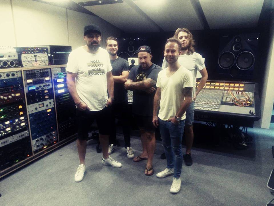 Se Support Lesbiens ve studiu: S novým zpěvákem přišel na desce Glow jiný přístup k tvorbě