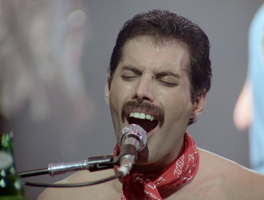 TOP 5 koncertů Queen a Freddieho Mercuryho: Zbořili Wembley i Live Aid, sílu měl také zpěvákův tribute