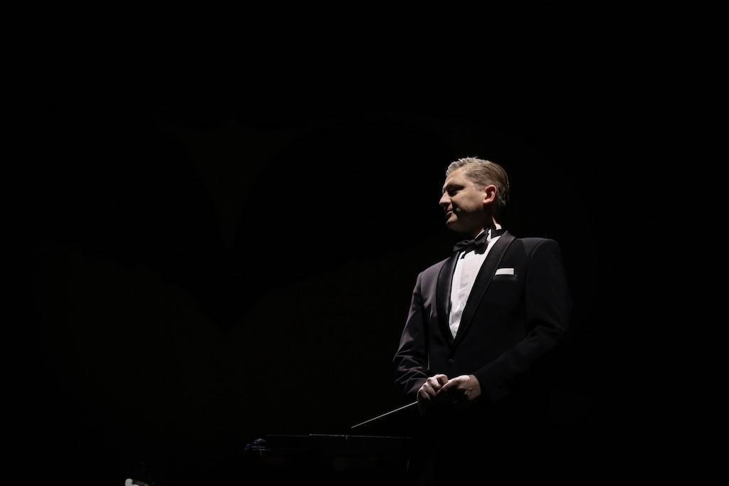 LIVE: Tomáš Klus v doprovodu Janáčkovy filharmonie oslnil Prahu. Došlo i na křest desky